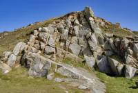 Carrière de granite montrant les diaclases (Granite de Flamanville) 